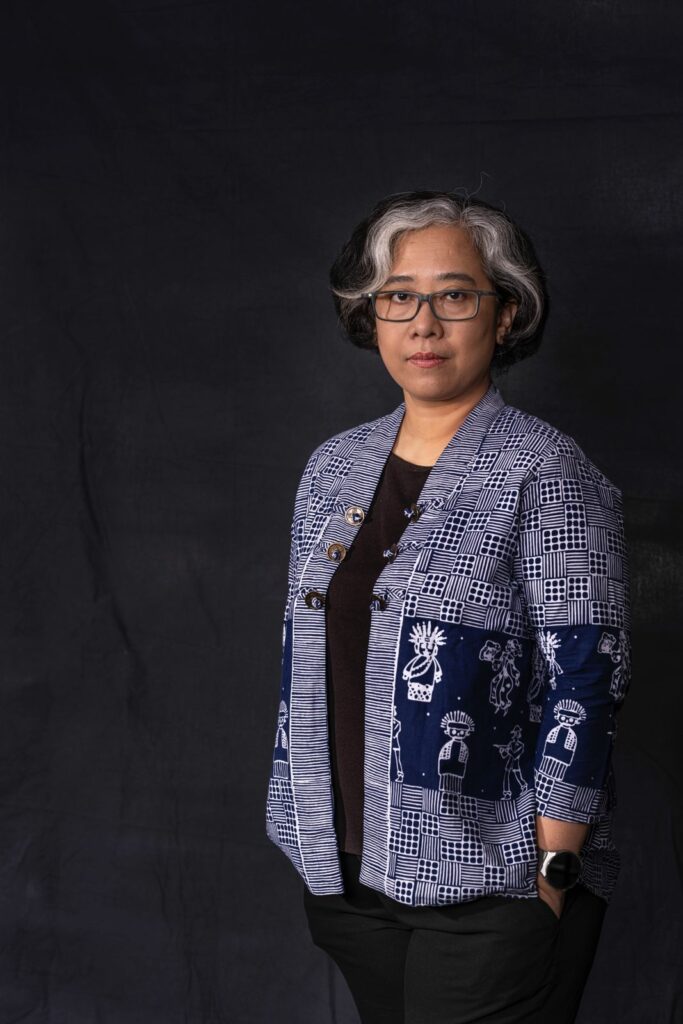 Dian Rositawati, akrab disapa Tita, merupakan pengajar di  Sekolah Tinggi Hukum (STH) Indonesia Jentera. Ia meraih gelar Sarjana Hukum dari Fakultas Hukum Universitas Indonesia pada 2000, kemudian meraih gelar Master of Arts di School of Oriental and African Studies (SOAS), University of London, pada 2007.